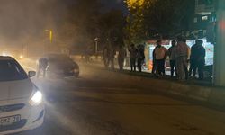 Trafikte korku anlar: Seyir halindeki araç alev topuna döndü!