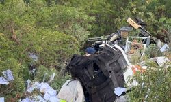 Uçuruma yuvarlanan tırda 2 kişi hayatını kaybetti