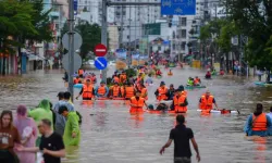 Vietnam'da sel felaketi can aldı: Ölü sayısı artıyor