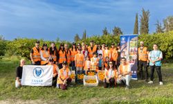 Yaşar Üniversitesi'nden dayanışma örneği: LÖSEV'in mandalina hasadına katkı