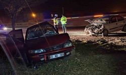 İki otomobilin karıştığı feci kazada 1 ölü, 2 yaralı