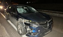 Yolun karşısına geçmeye çalışan yayalara otomobil çarptı: 3 ölü