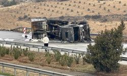 3 tır alev alev yandı: Yol saatler sonra tekrar ulaşıma açıldı