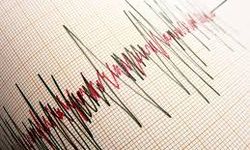7 büyüklüğündeki deprem korku yarattı: Raflar devrildi, elektrik kesildi!