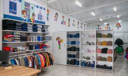 Ada Kıyafet Evi, minik yüzleri güldürüyor