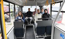 Balıkesir Büyükşehir'in ulaşım hizmeti öğrencilerin yüzünü güldürdü