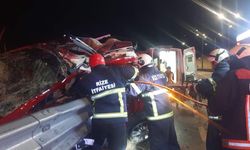 Bariyerlere çarpan otomobilde 1 kişi hayatını kaybetti, 1 kişi yaralandı