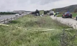 Direksiyon hakimiyetini kaybettiği otomobil bariyerlere çarptı: 2 ölü