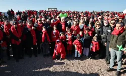 Başkan Pehlivan Menemenli vatandaşlarla birlikte fidan dikti