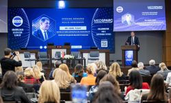 Başkan Tugay, İZİKAD'ın MEDSPARC Uluslararası İş Zirvesi'ni açtı