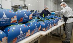 Başkan Tugay'dan çocuklara yeni yıl pastası sürprizi