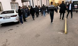 Bir tartışma, birkaç dakikada silahlı çatışmaya dönüştü: 2’si ağır 5 kişi yaralandı!