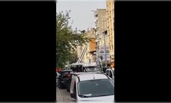 Bornova’da binada yangın çıktı: Vatandaşlar mahsur kaldı!