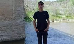 Devrilen traktörün 17 yaşındaki sürücüsü hayatını kaybetti