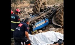 Devrilen traktörün 70 yaşındaki sürücüsü hayatını kaybetti