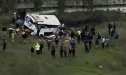 Direksiyon hakimiyeti kayboldu, minibüs şarampole yuvarlandı: 2 ölü, 9 yaralı!