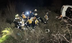 Direksiyon hakimiyetini kaybetti, otomobil şarampole devrildi: Saniyelerle ölümden döndü