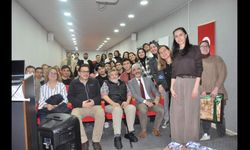 Duayen Savaş Muhabiri Coşkun Aral Egeli gençlerle deneyimlerini paylaştı