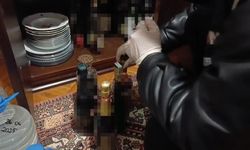 Evini içki imalathanesine çevirmiş: Litrelerce sahte alkol ele geçirildi