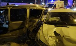 Facia ucuz atlatıldı: Araçlar hurdaya döndü, sürücüler sağ kurtuldu