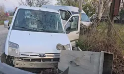 Feci kaza! İşçi servisi ve ticari araç çarpıştı, 11 yaralı