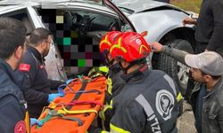 Feci kaza: Kontrolden çıkan otomobil ağaca çarptı, 1 ölü 1 yaralı