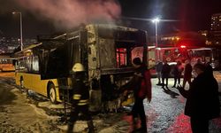 Geceyi aydınlatan yangın! Halk otobüsü küle döndü