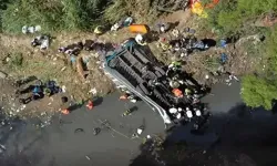 Guatemala'da yolcu otobüsü uçuruma yuvarlandı: 15 ölü, 19 yaralı