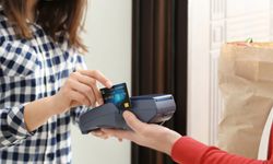 Güzelbahçe'de 60 yaş üzeri ve engelli bireylere evde ödeme hizmeti