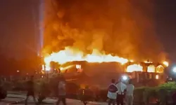 Hindistanda eğlence mekanında korkunç yangın: 25 kişi öldü