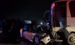 İşçi servisi ile otomobil çarpıştı: 1 ölü, 13 yaralı