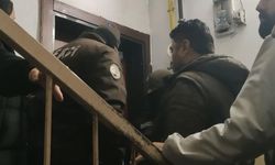 İtfaiye kapıyı kırarak ulaştı: Balkondan düşen çocuk ağır yaralı