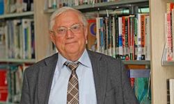 İzmir yasta: Duayen hukukçu Prof. Dr. Şeref Ertaş hayatını kaybetti