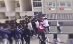 İzmir’de öğrenci kavgası: Sokak boks ringine döndü