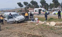 Kamyonetler çarpıştı, yol trafiğe kapandı: 4 yaralı!