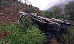 Kolombiya'da okul otobüsü uçurumdan yuvarlandı: Onlarca ölü ve yaralı var