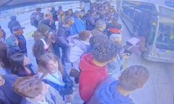 Metrobüs durağında korkunç kaza: 15 yaşındaki kıza metrobüs çarptı!