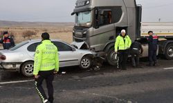 Otomobil ile tır kafa kafaya çarpıştı: 1 ölü, 3 yaralı