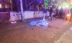 Otomobilin çarptığı elektrikli bisiklet sürücüsü yaşamını yitirdi