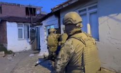Özel harekat destekli narkotik operasyonu: Çok sayıda madde ve silah ele geçirildi