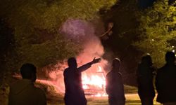 Patlayan otomobil alev topuna döndü: Sürücü hayatını kaybetti