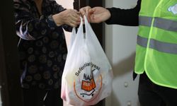 Seferihisar'da 300 aileye yılbaşı paketi desteği