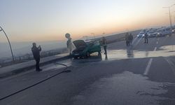 Trafikte korkutan anlar: Araç seyir halindeyken yandı!