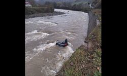 Yağışın etkisiyle kontrolden çıkan araçta 2 kişi hayatını kaybetti