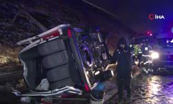 Kar yağışı feci kazayı getirdi: Devrilen servis aracında 11 kişi yaralandı