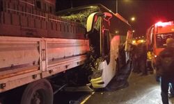 Yolcu otobüsünün tıra arkadan çarptığı kazada ölü sayısı 2'ye yükseldi