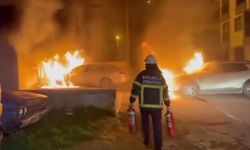 Alevler bir anda yükseldi: Otomobiller küle döndü!