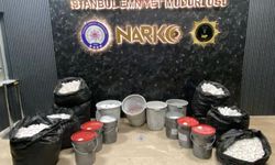 Polisten cev baskın: Hap üretim makineleri ve yüzbinlerce hap ele geçti!