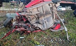 Bariyer kapalıyken geçmek istedi, tren çarptı: 69 yaşındaki sürücü öldü!