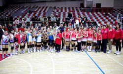 Bayraklı'da Futbol, Basketbol ve Voleybol Turnuvalarında 420 Sporcu Sahaya Çıktı